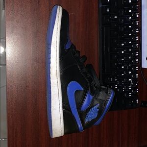 Jordan 1 mid used size 9.5